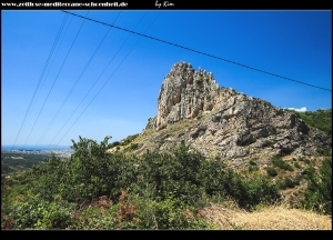 wie ein Dorn ragt der Gebirgsvorsprung von Klis in die Höhe