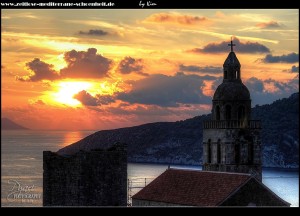 Sonnenuntergangsszenario an der Kirche und dem Kloster Sv. Nikola