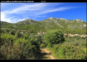 viiiiieeeeell angenehmer - Blick zurück auf Babino Polje und den Velji Grad