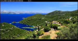 Blick auf Prožurska Luka mit Blatina, Pelješac, das Festlandgebirge und die Elafiten