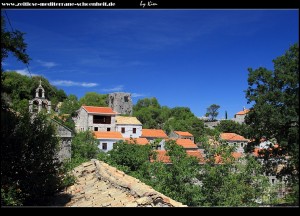 Blick auf den Hauptplatz mit der Dreifaltigkeitskirche, sowie dem Festungsturm und die Kirche Sv. Martin im Hintergrund