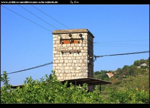 Selbst Stromverteiler werden passen zur Architektur und Landschaft