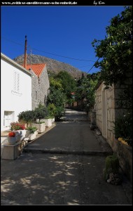 Über viele Stufen durch die Gasse runter zum Hafen