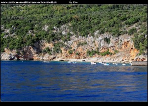 Orašac mit Schloss Arapovo/Soderini vom Meer aus betrachtet