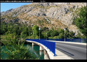 Brücke über den Fluss