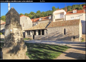 Der zentrale Platz der König Tomislav zu Ehren aufgestellten Fahnenstange und der Crkva Sv. Đurđa im Norden des Platzes samt Loggia