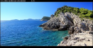 Am Südwestzipfel der Insel mit kleinem Strand, imposanter Küste und Blick auf Mljet