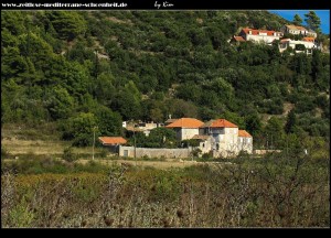 Unterhalb des Sv. Nikola Berges, am Rande des nordöstlichen Polje, steht der Landschlosskomplex Giardini