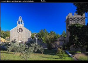 In Pakljena mit seinen Kirchen, dem Kloster und der Festungsanlage