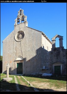 In Pakljena mit seinen Kirchen, dem Kloster und der Festungsanlage