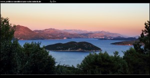 Auf dem Berg Sv. Nikola mit gleichnamiger Kirche mit sensationellem Ausblick über die Küste bis Dubrovnik und sogar die Gebirge Montenegros, sowie die süddalmatinische Inselwelt