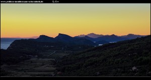 Auf dem Berg Sv. Nikola mit gleichnamiger Kirche mit sensationellem Ausblick über die Küste bis Dubrovnik und sogar die Gebirge Montenegros, sowie die süddalmatinische Inselwelt