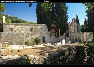 die Kirche Gospa od Šunja, samt Friedhof, freistehendem Glockenturm und 2 weiteren Kapellen