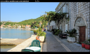 Promenade umgeben von wunderschönen alten Häusern