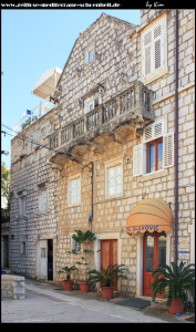 am Hauptplagtz mit dem Hotel Glavovic, sowie Museum samt Brunnen