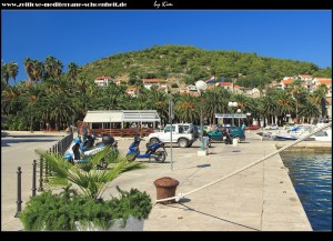 Im Westen von Luka mit Palmenpark, Fährhafen und dem Turm Perast