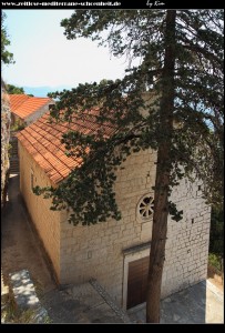 Die südöstliche Steilküste mit Eremitage und der Crkva Prizidnica