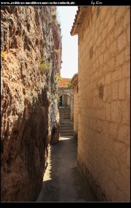 Die südöstliche Steilküste mit Eremitage und der Crkva Prizidnica