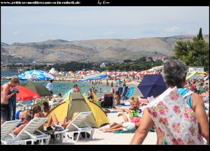 Strand - und Hafenbereich von Okrug gornji