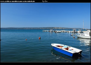 Blick durchs Tor aufs Meer