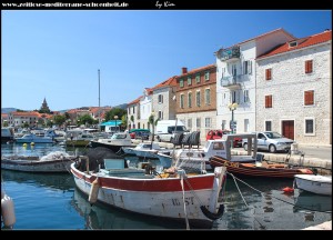 Am Hafen mit dem Kastell und tollen An- und Ausblicken auf Kaštel Novi selbst, sowie Kaštel Štafilić