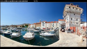 Am Hafen mit dem Kastell und tollen An- und Ausblicken auf Kaštel Novi selbst, sowie Kaštel Štafilić