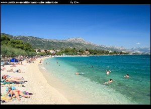 ...mit tollen Stränden - in der Ferne sieht man Kaštel Lukšić