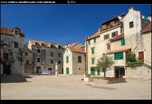 Auch in Kaštel Stari gibt es einen Platz namens Brce