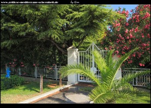 an der Grundschule mit botanischem Garten