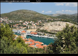 Blick auf die Bucht von Marina in Richtung Westen mit Marina selbst