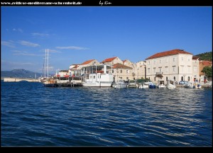 ...mit tollen Aussichten auf Čiovo-Ort und Trogir