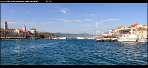 ...mit tollen Aussichten auf Čiovo-Ort und Trogir