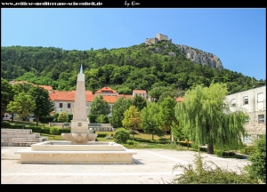 Im Park mit Blick auf die Festung Prozor