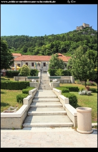 Im Park mit Blick auf die Festung Prozor