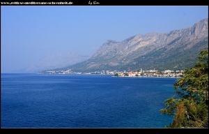 Am Ortsausgang mit Bildstock und tollen Ausblicken auf Gradac