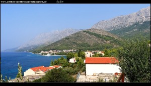 Blick auf Zaostrog von Podaca aus kommend