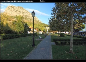 Impressionen aus der Gegend des Klosters und des Hafens mit Partisanendenkmal und schönen Parks
