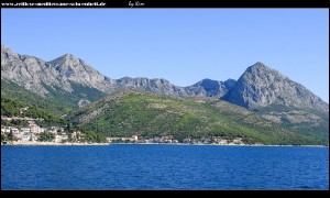 traumhafte Ausblicke auf die Landschaft um Drvenik auf der Fährfahrt nach Hvar