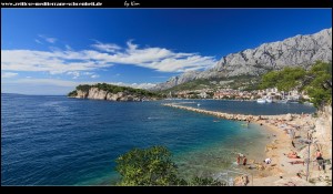 Strand an der Hafeneinfahrt