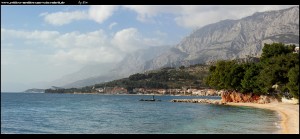 Strand und Statue Uzorita