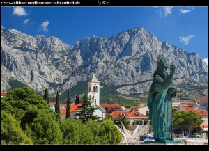 Hafeneinfahrt mit Statue des Schutzpatrons des hl. Nikolaus