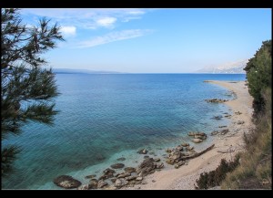 Spaziergang entlang der Promenade von Baška Voda bis Promajna